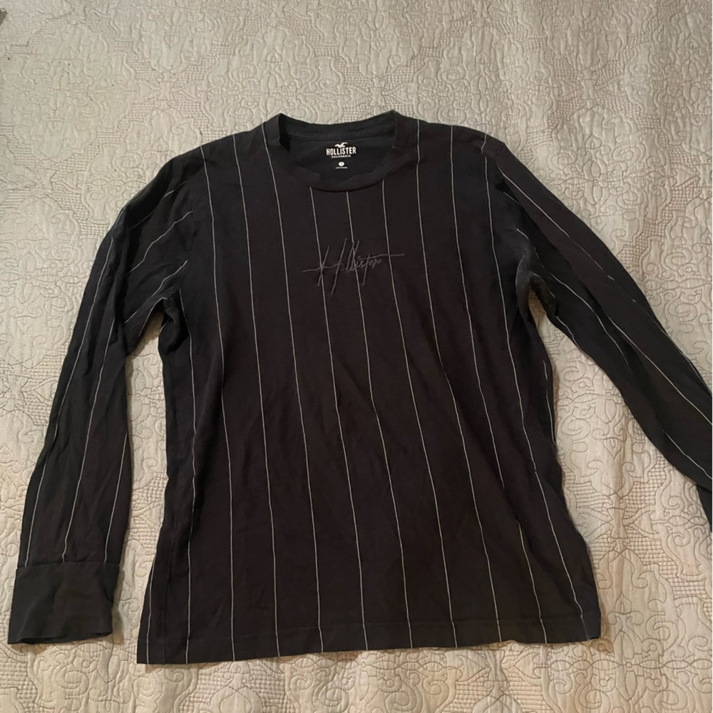 Hollister Men’s long sleeve t shirt size S.